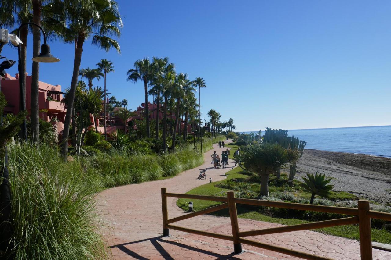 Salinas. Apartment For 4. Terrace/Parking/Pools/Gym/4Mins Beach Estepona Exterior photo