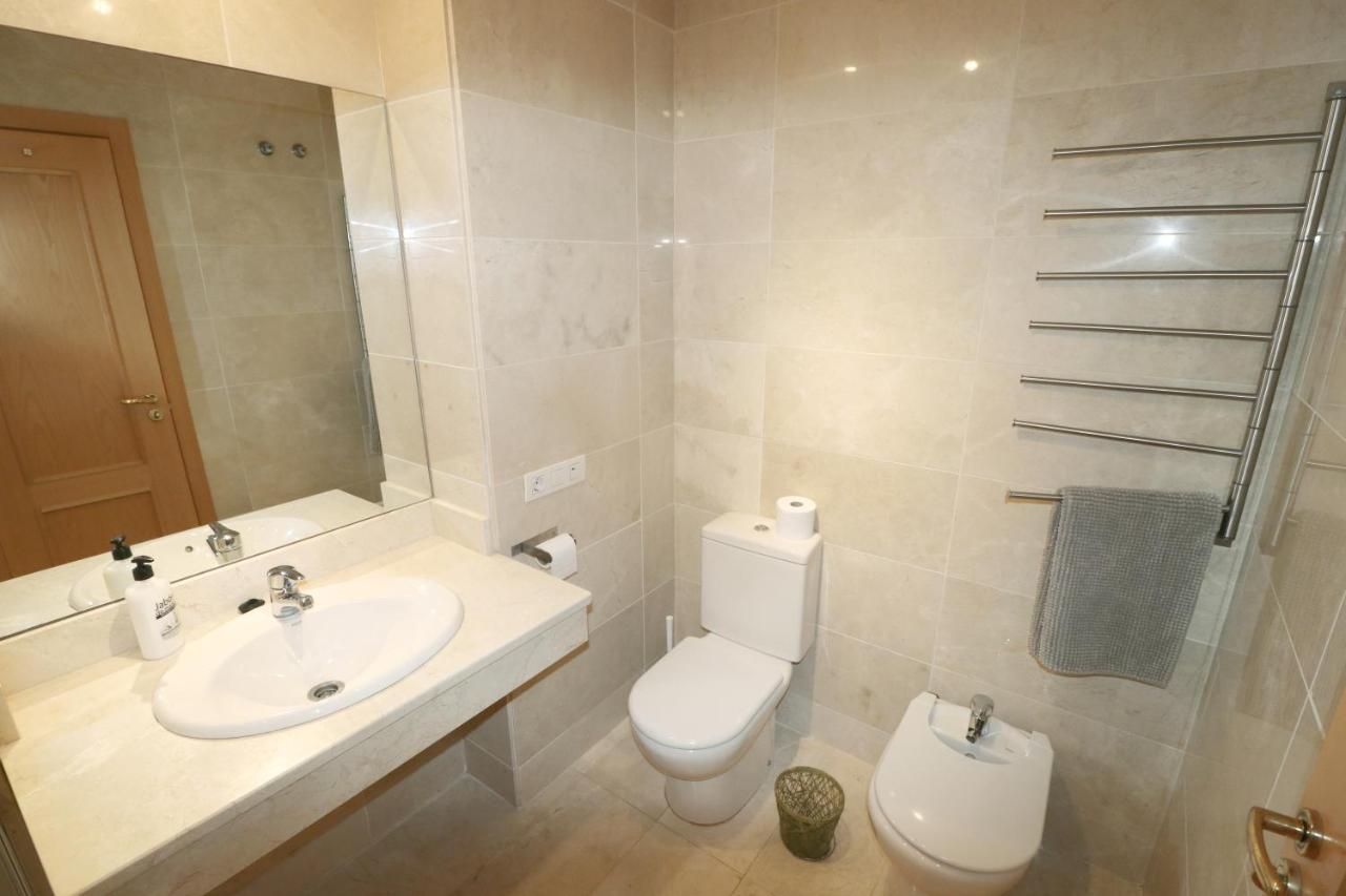 Salinas. Apartment For 4. Terrace/Parking/Pools/Gym/4Mins Beach Estepona Exterior photo